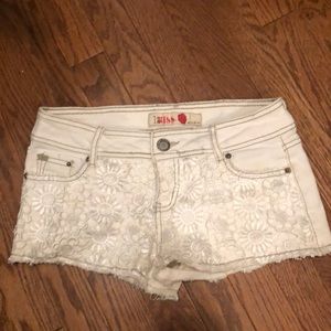 1st Kiss Lace shorts white
